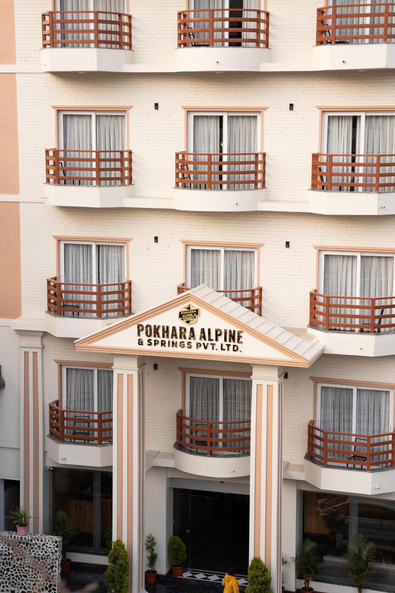 Pokhara Alpine And Springs Exterior foto