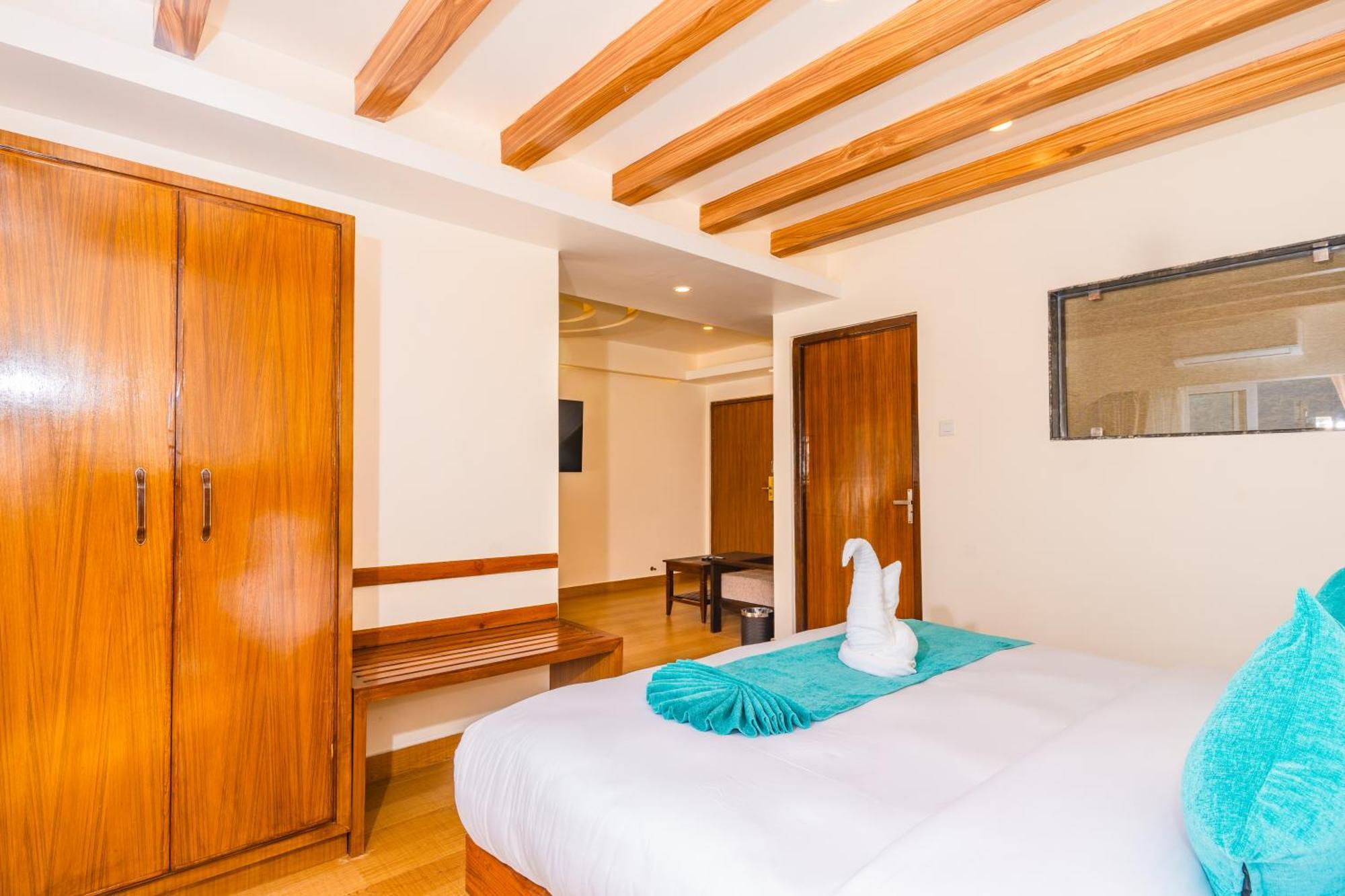 Pokhara Alpine And Springs Exterior foto