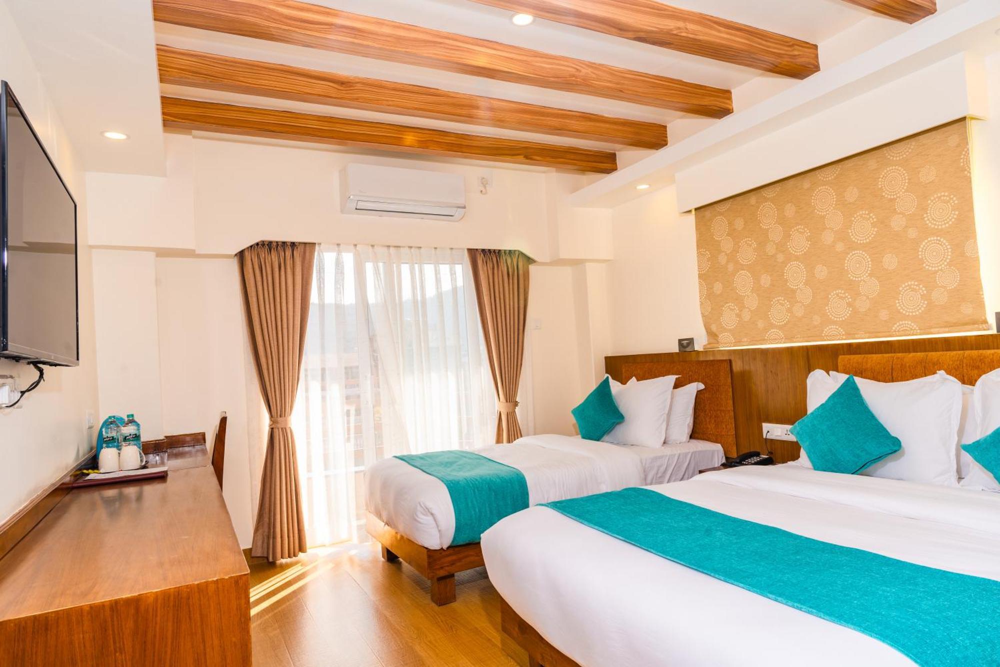 Pokhara Alpine And Springs Exterior foto
